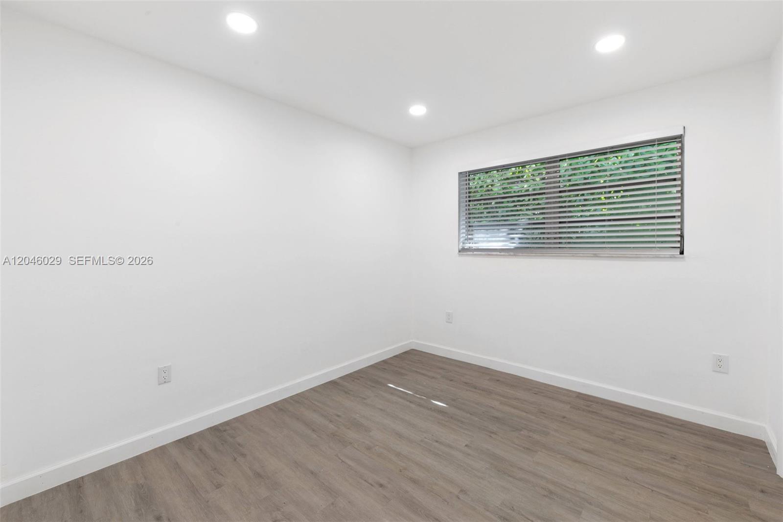 945 NE 176th St, Miami FL 33162 photo 4