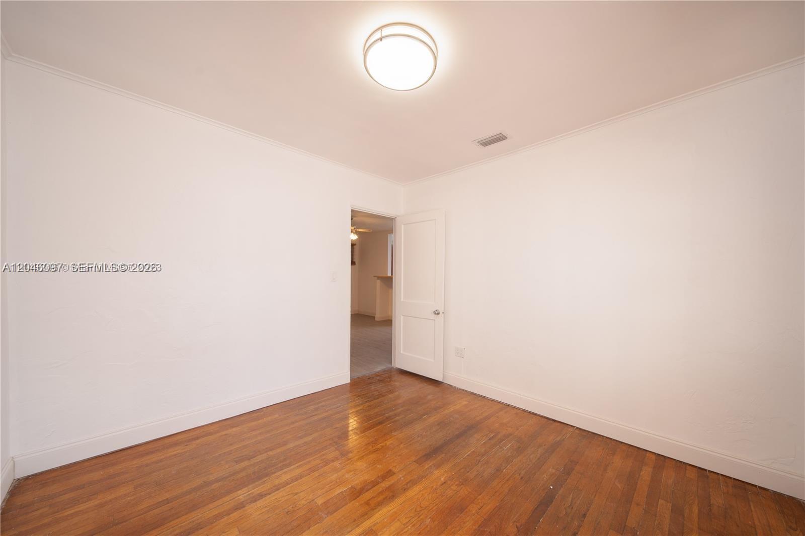 435 SW 33rd Ave, Miami FL 33135 photo 2