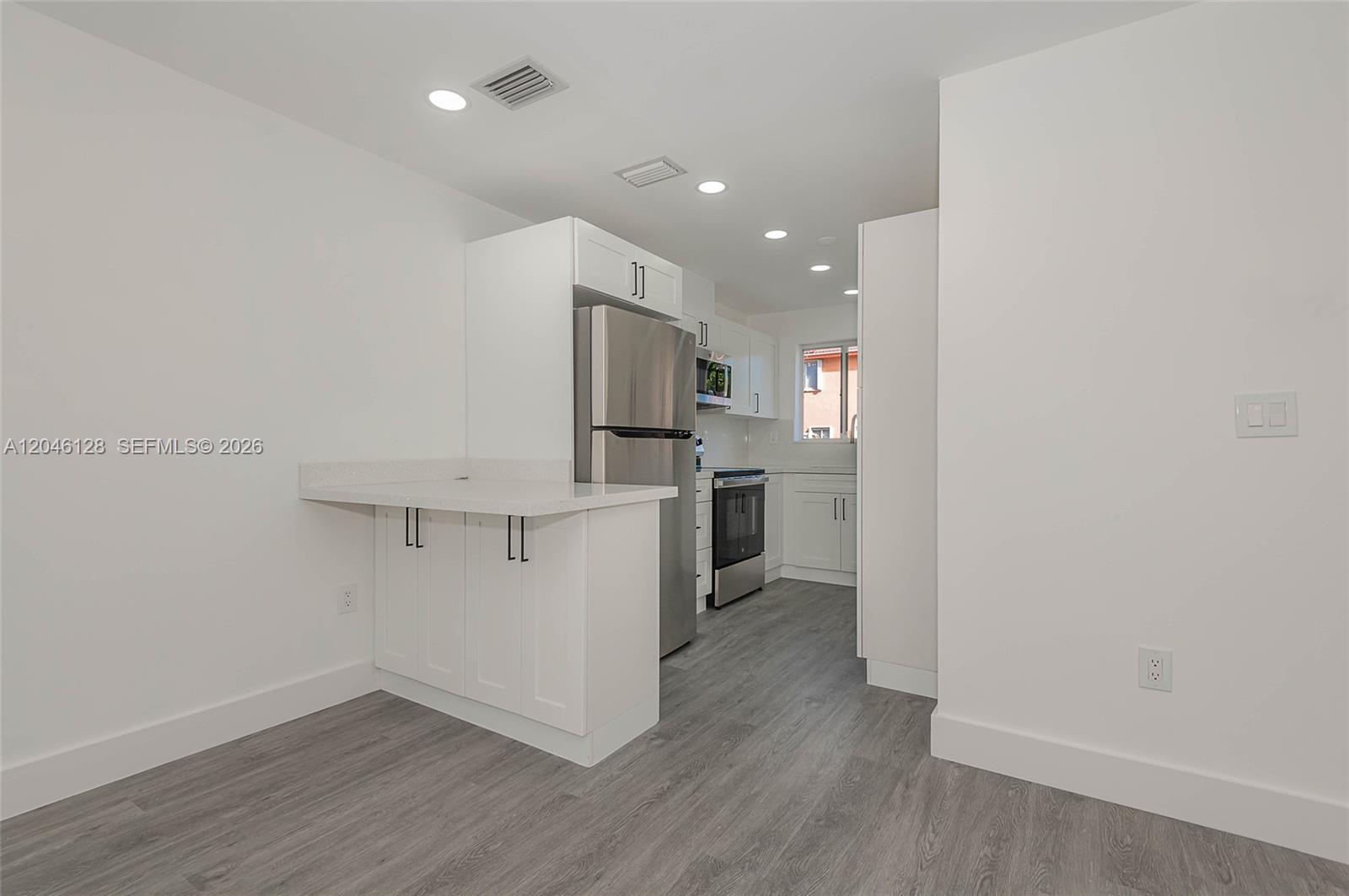 8085 NW 8th St # 9, Miami FL 33126 photo 2