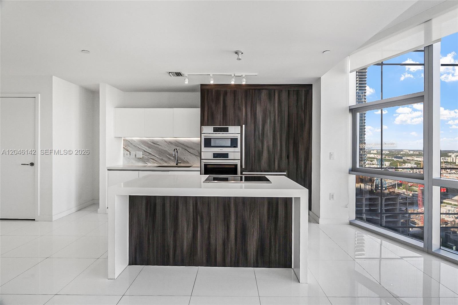 851 NE 1st Ave # 2802, Miami FL 33132 photo 2