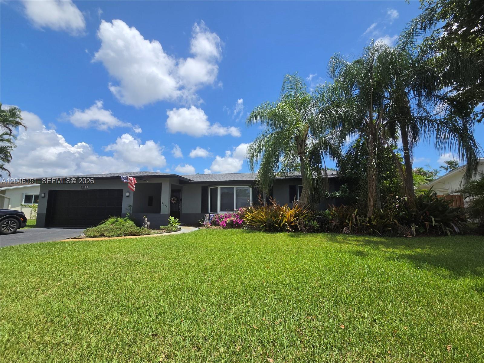 5581 SW 7th St, Plantation FL 33317