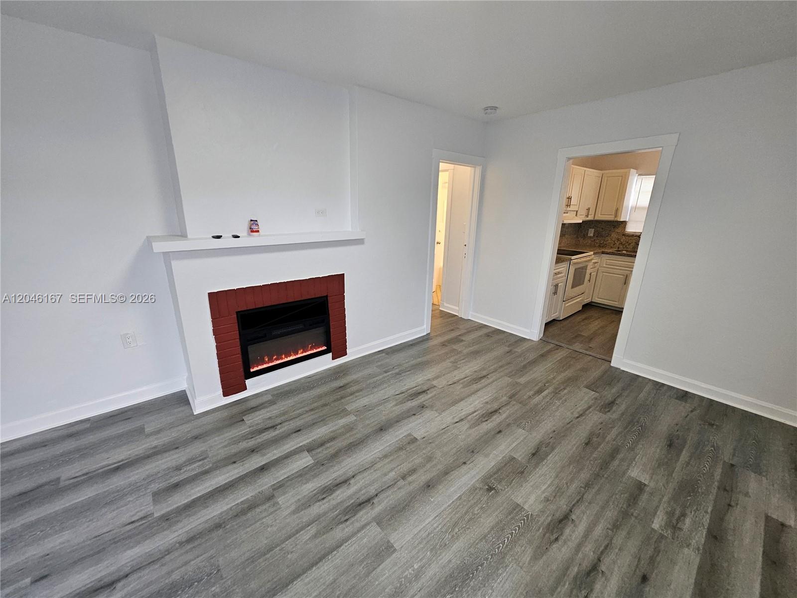2121 NW 28th St, Oakland Park FL 33311 photo 2