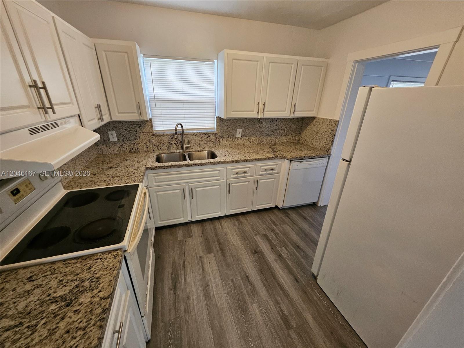 2121 NW 28th St, Oakland Park FL 33311 photo 3