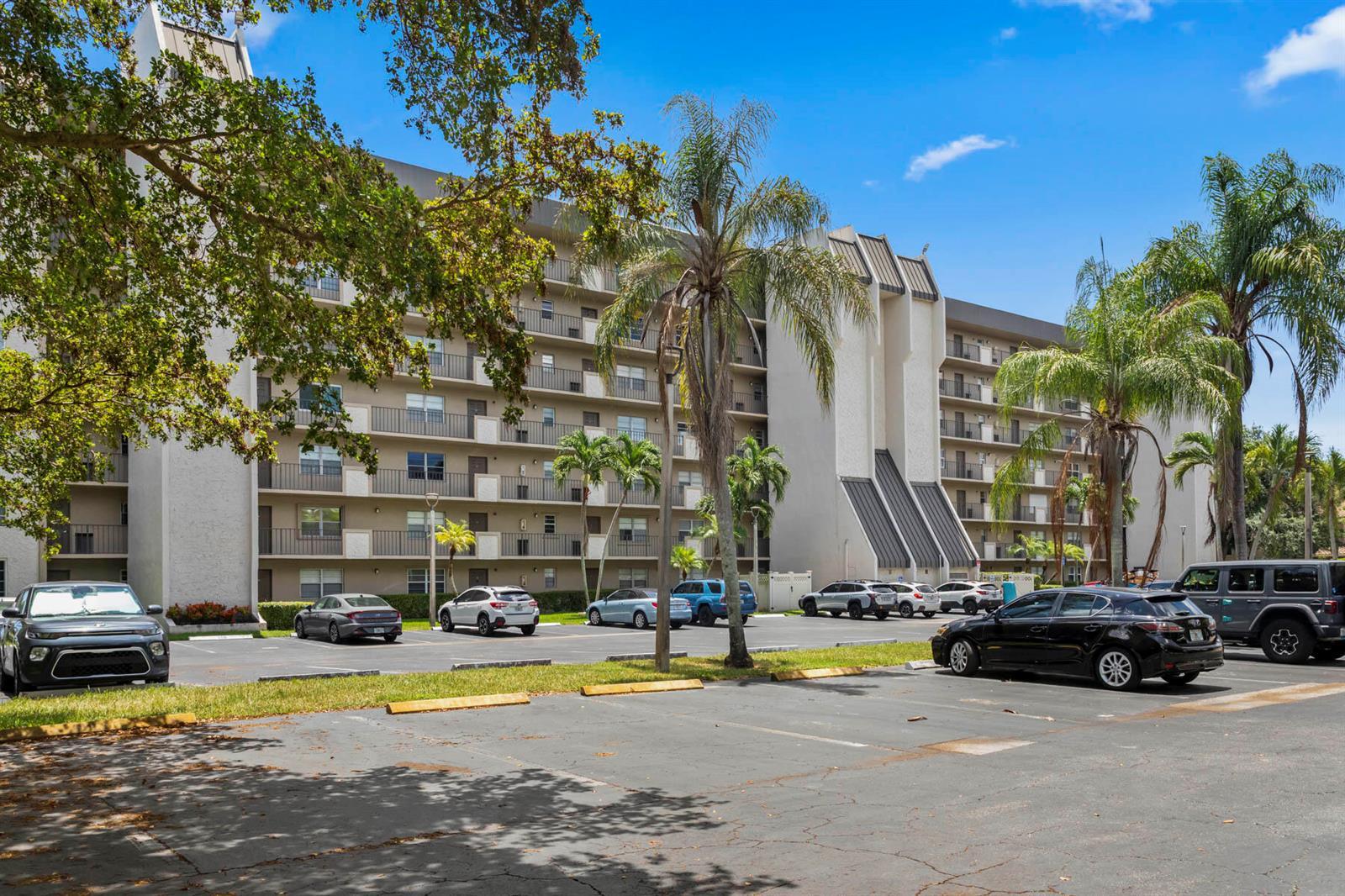 3150 W Rolling Hills Circle # 704, Davie FL 33328 photo 3