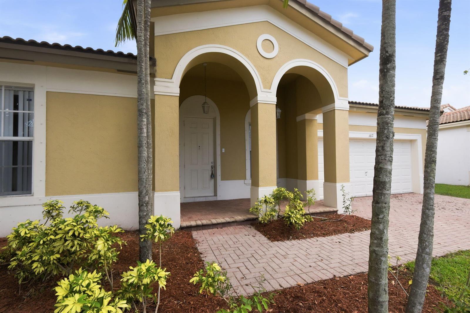 1412 NE 40th Avenue, Homestead FL 33033 photo 2