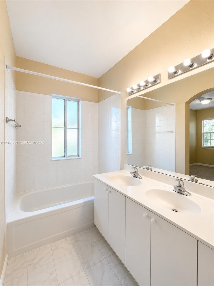 8526 NW 107th Psge # 40, Doral FL 33178 photo 2