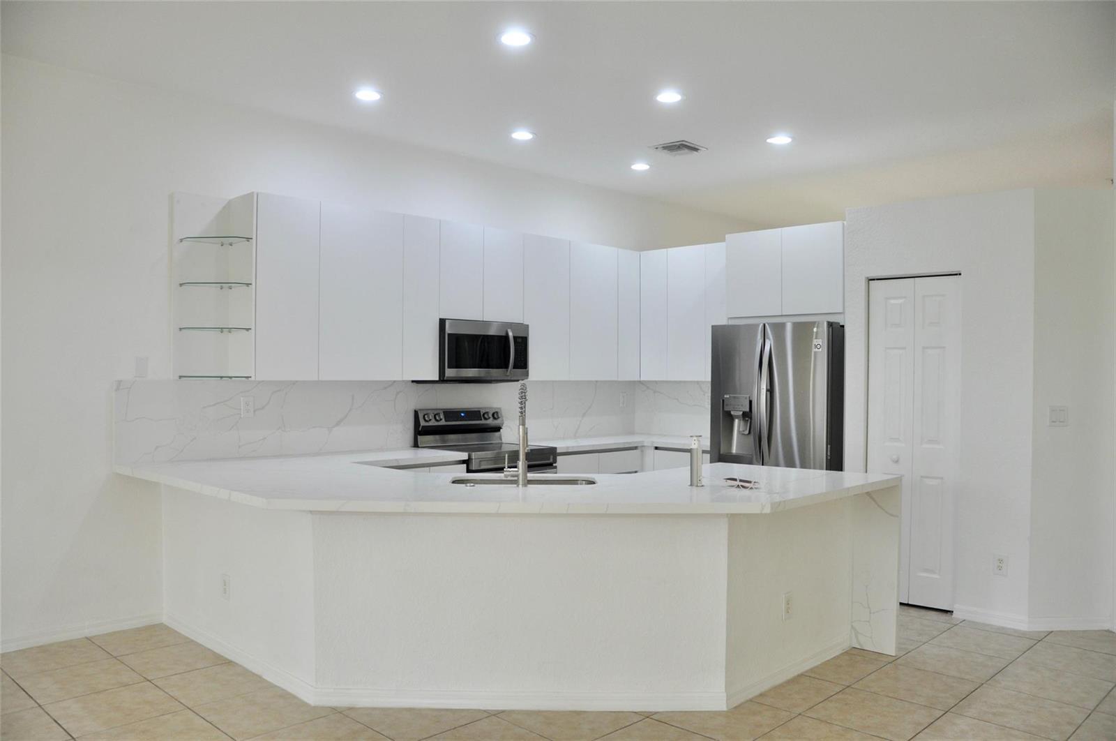 19496 S Whitewater Avenue, Weston FL 33332 photo 4