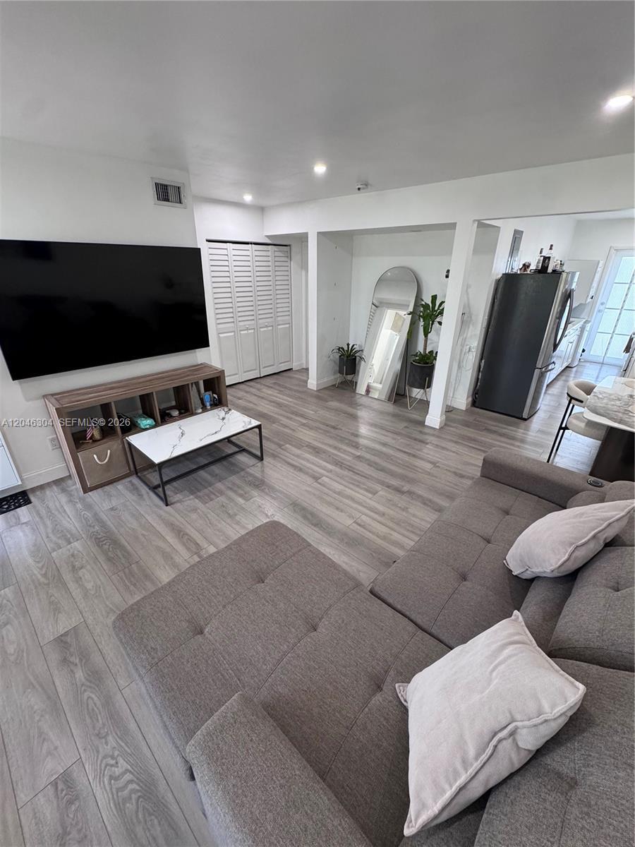 8550 Byron Ave # 2G, Miami Beach FL 33141 photo 4