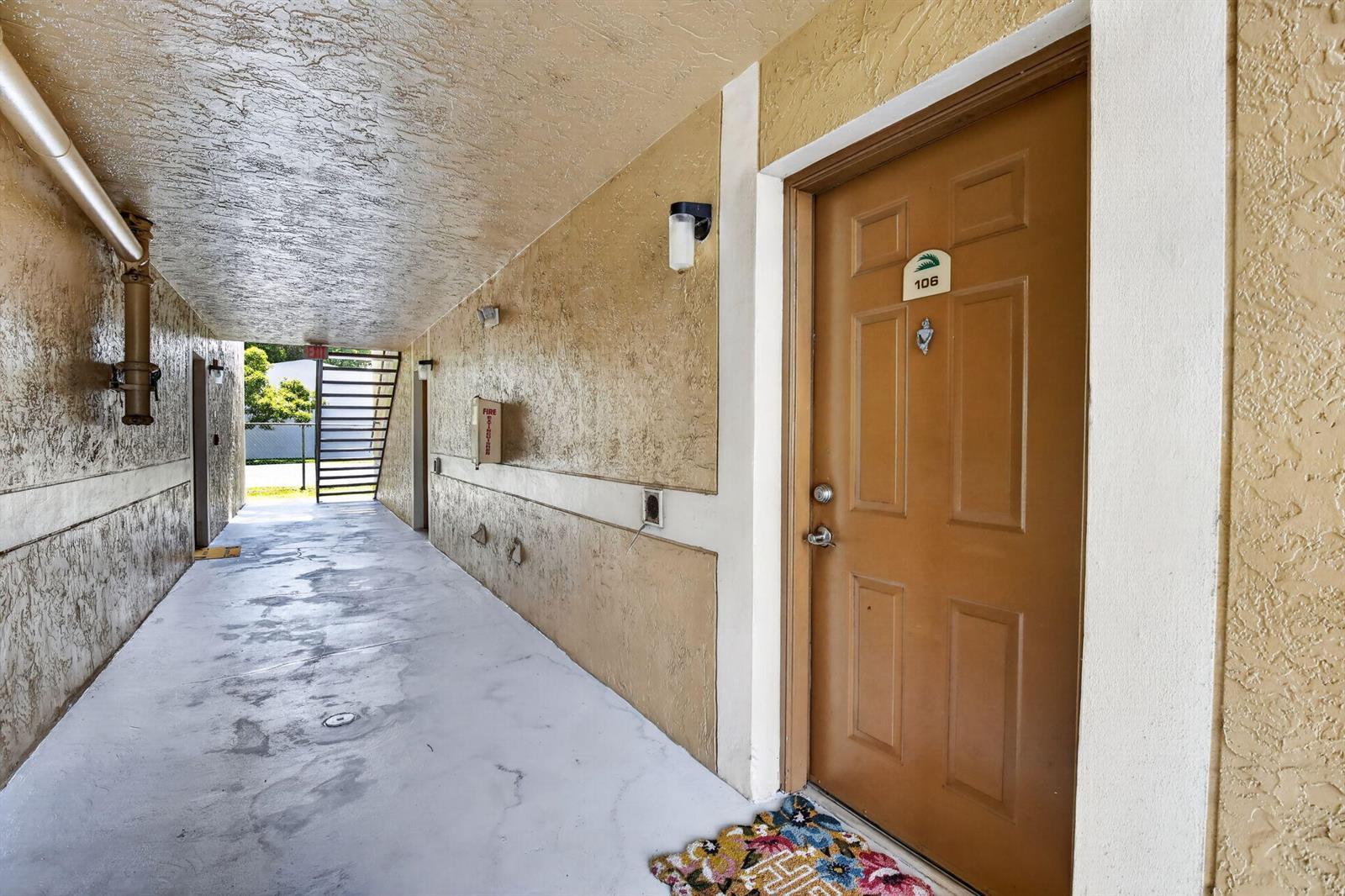 300 Palm Circle W # 106, Pembroke Pines FL 33025 photo 2
