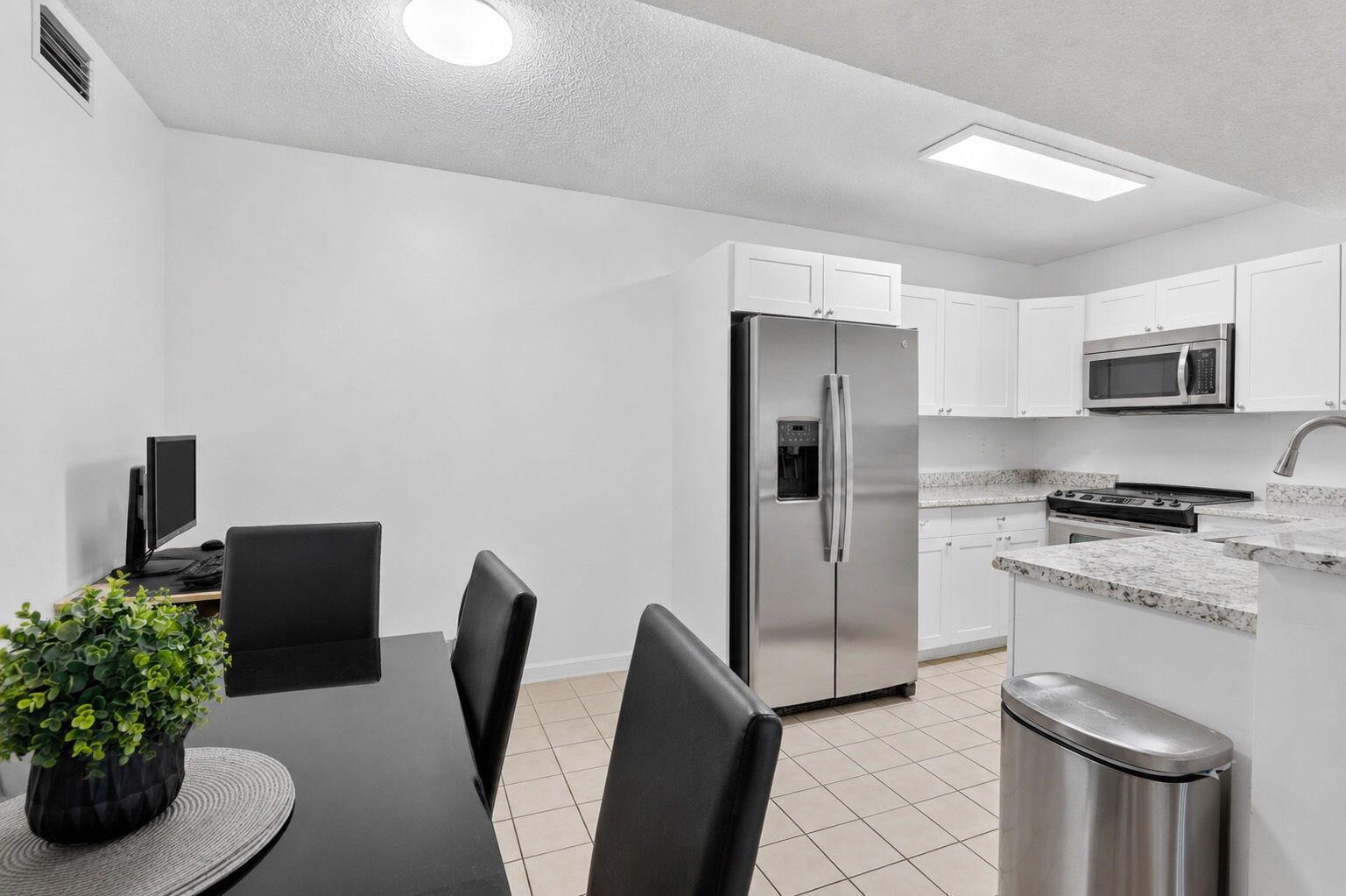 300 Palm Circle W # 106, Pembroke Pines FL 33025 photo 4