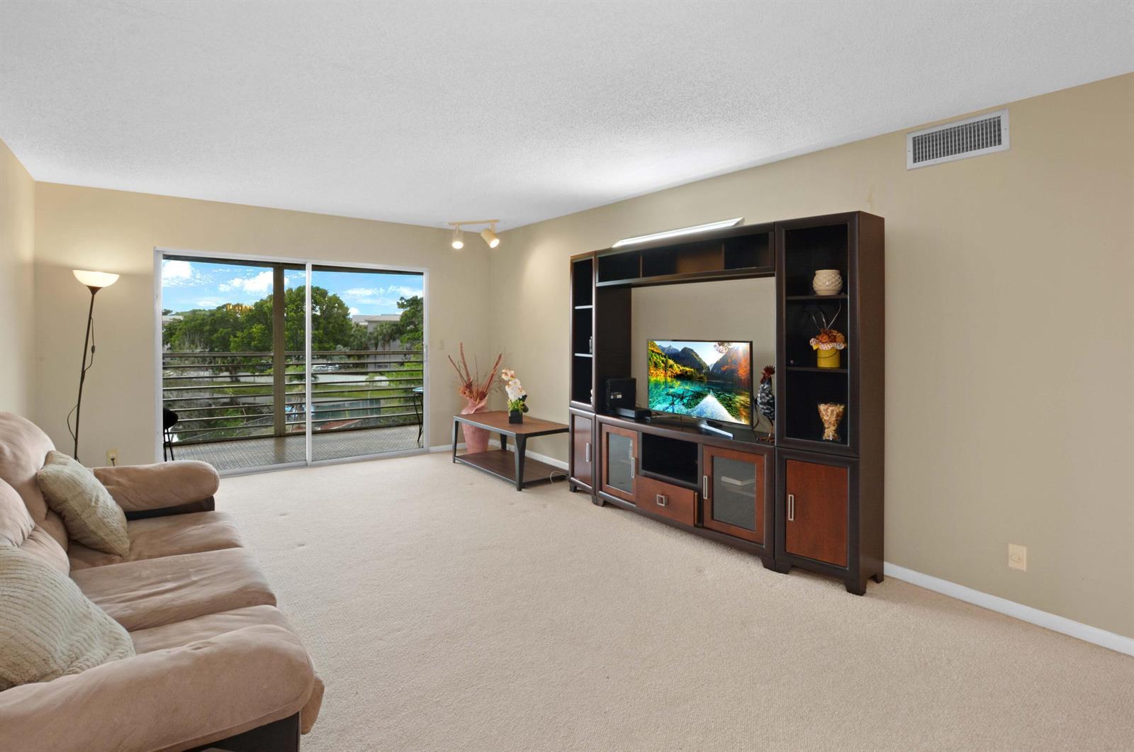 2101 Lucaya Bend # D4, Coconut Creek FL 33066 photo 2