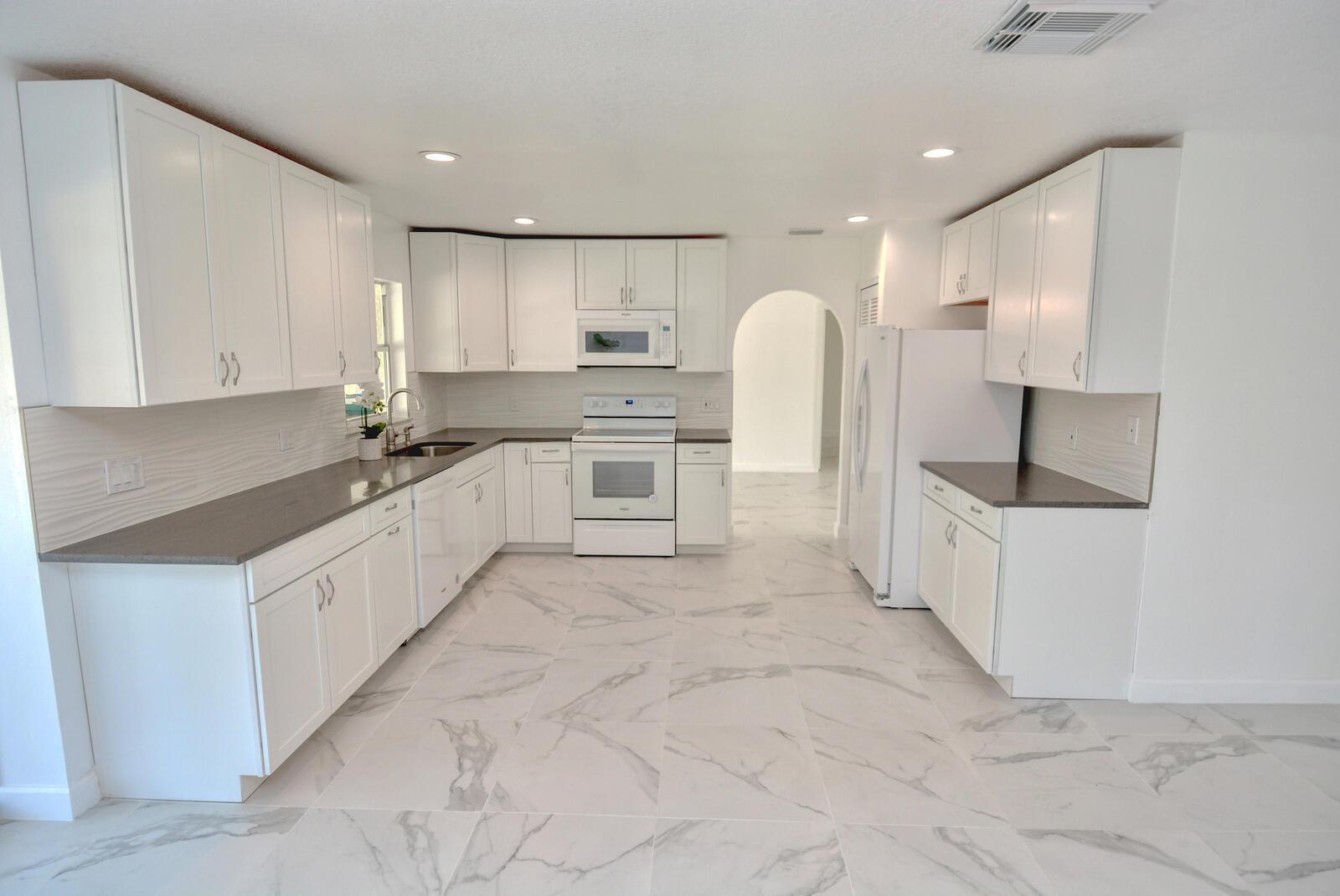 943 SE Browning Avenue, Port St. Lucie FL 34983 photo 4