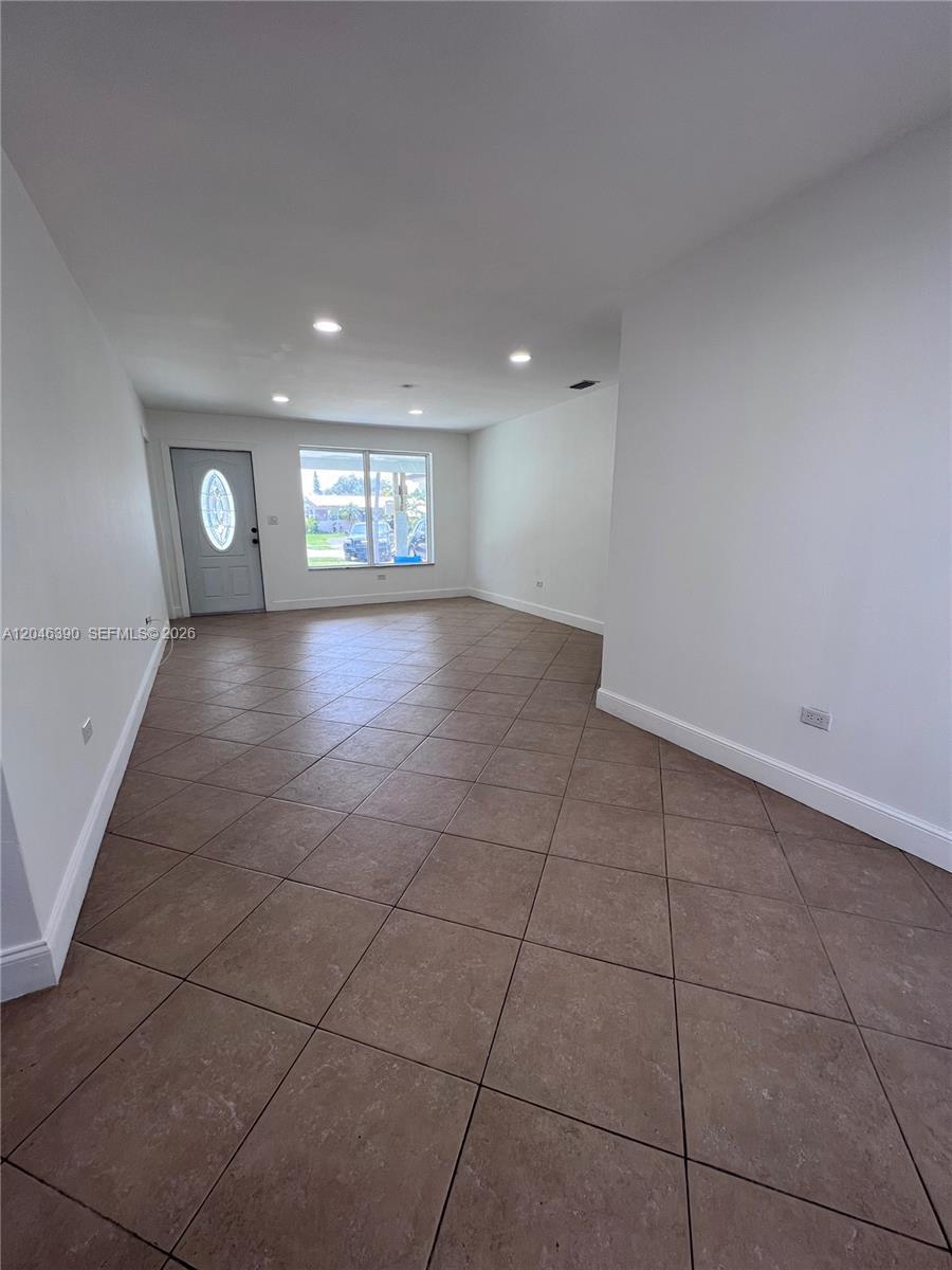 Hollywood, FL 33024 photo 2