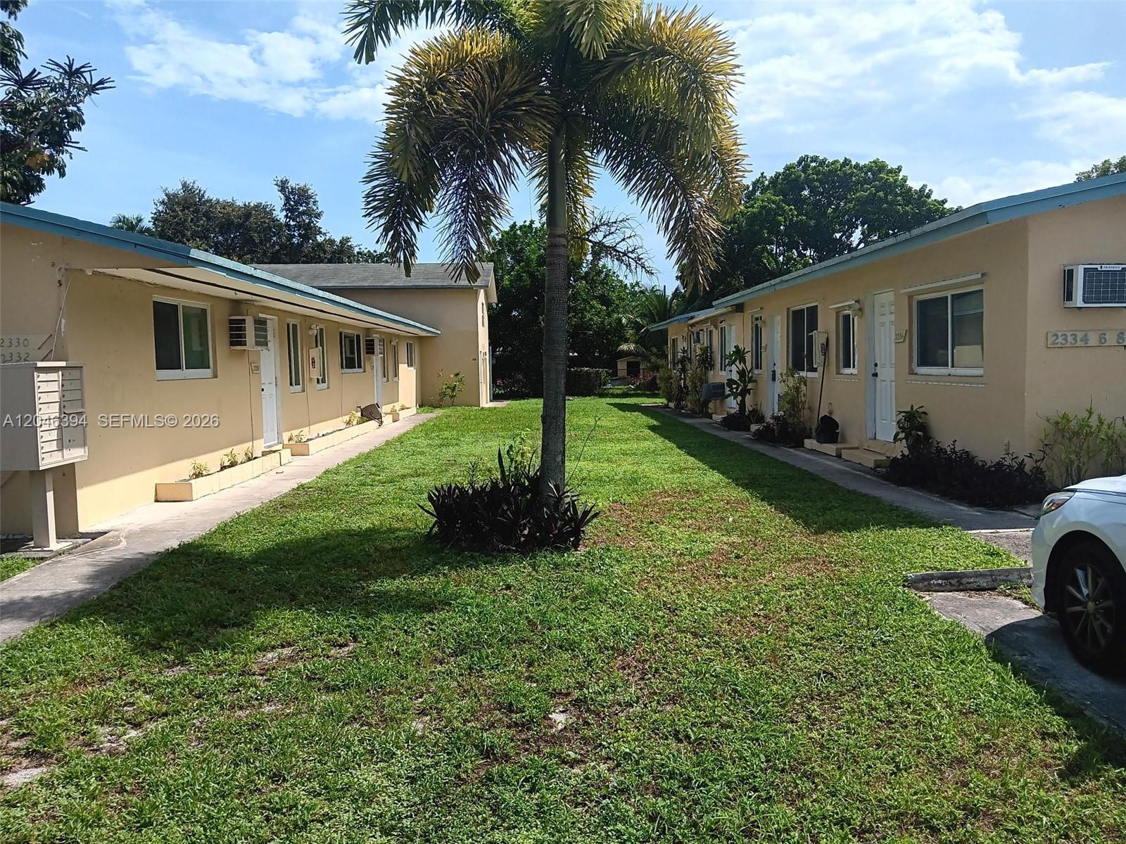 2334 Grant St # 2336, Hollywood FL 33020