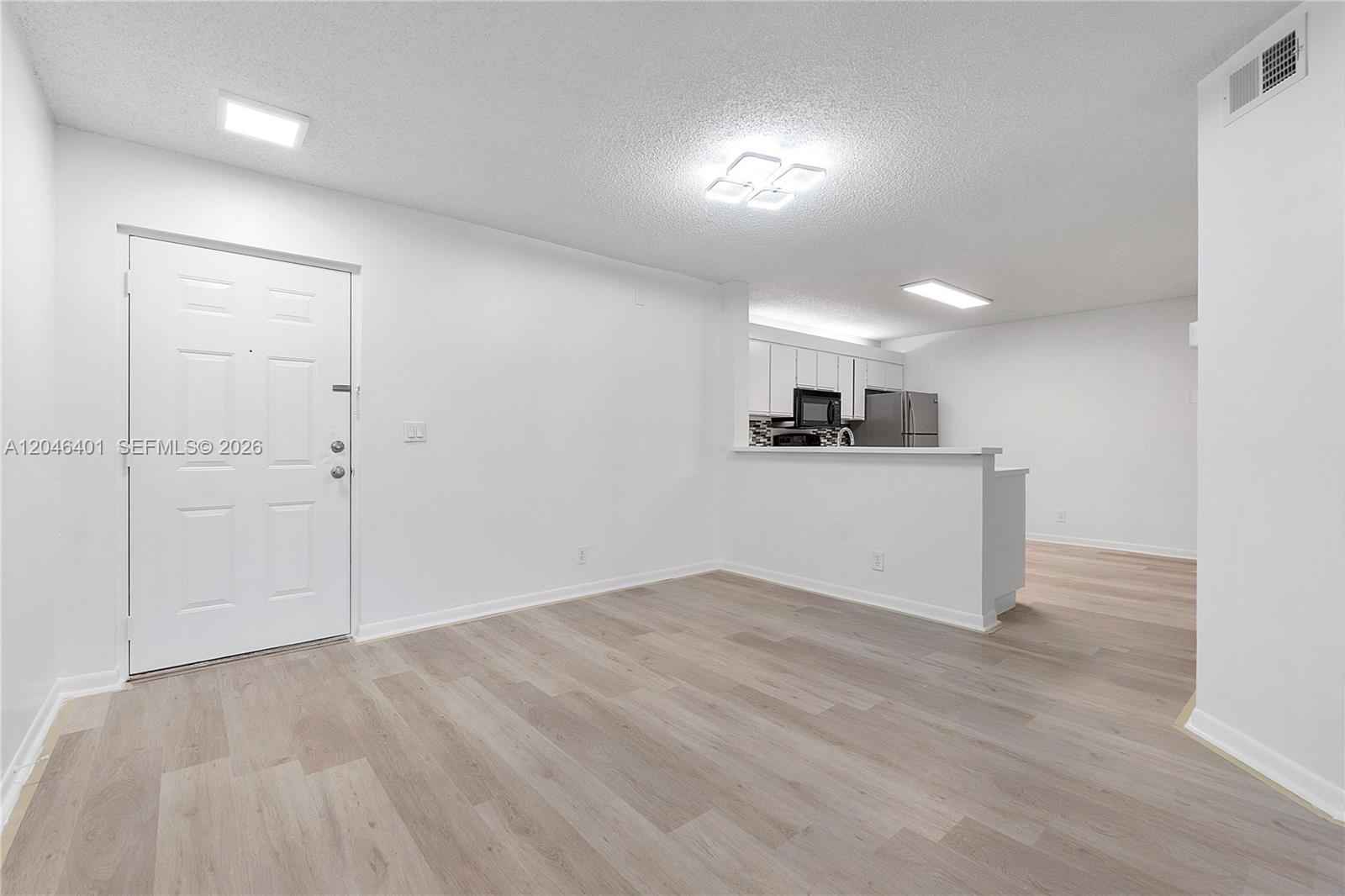 5661 Riverside Dr, Coral Springs FL 33067 photo 4
