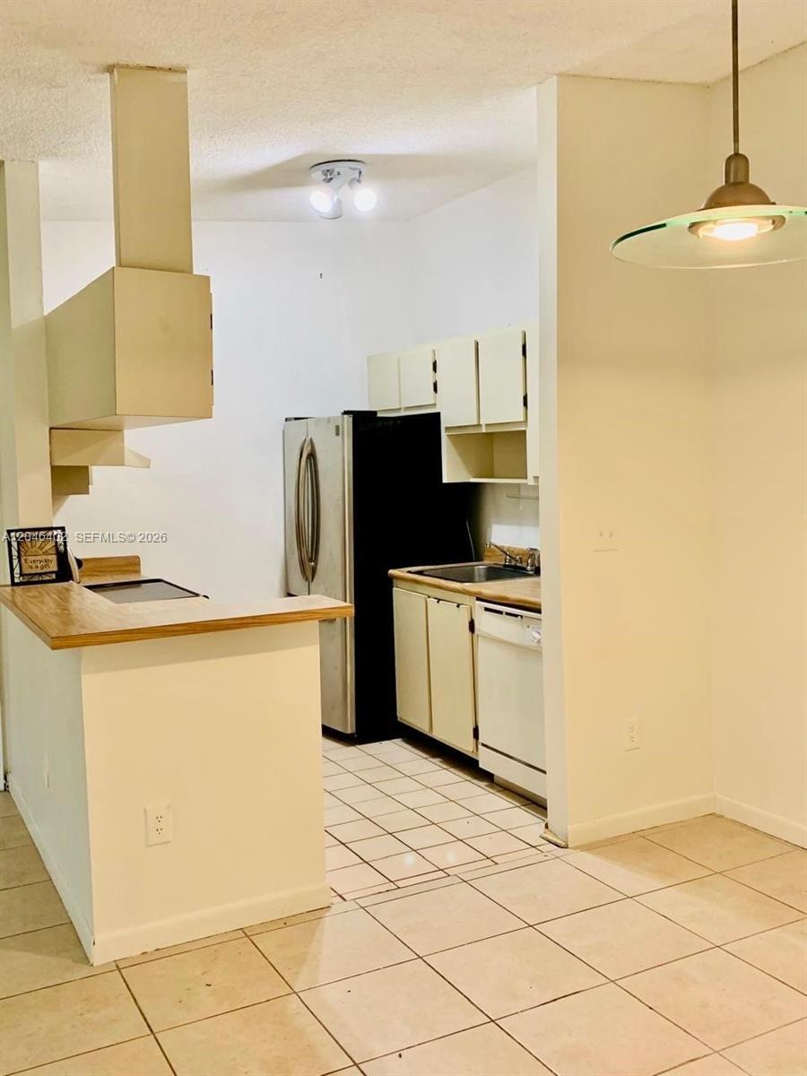 809 NE 199th St # 7, Miami FL 33179 photo 5