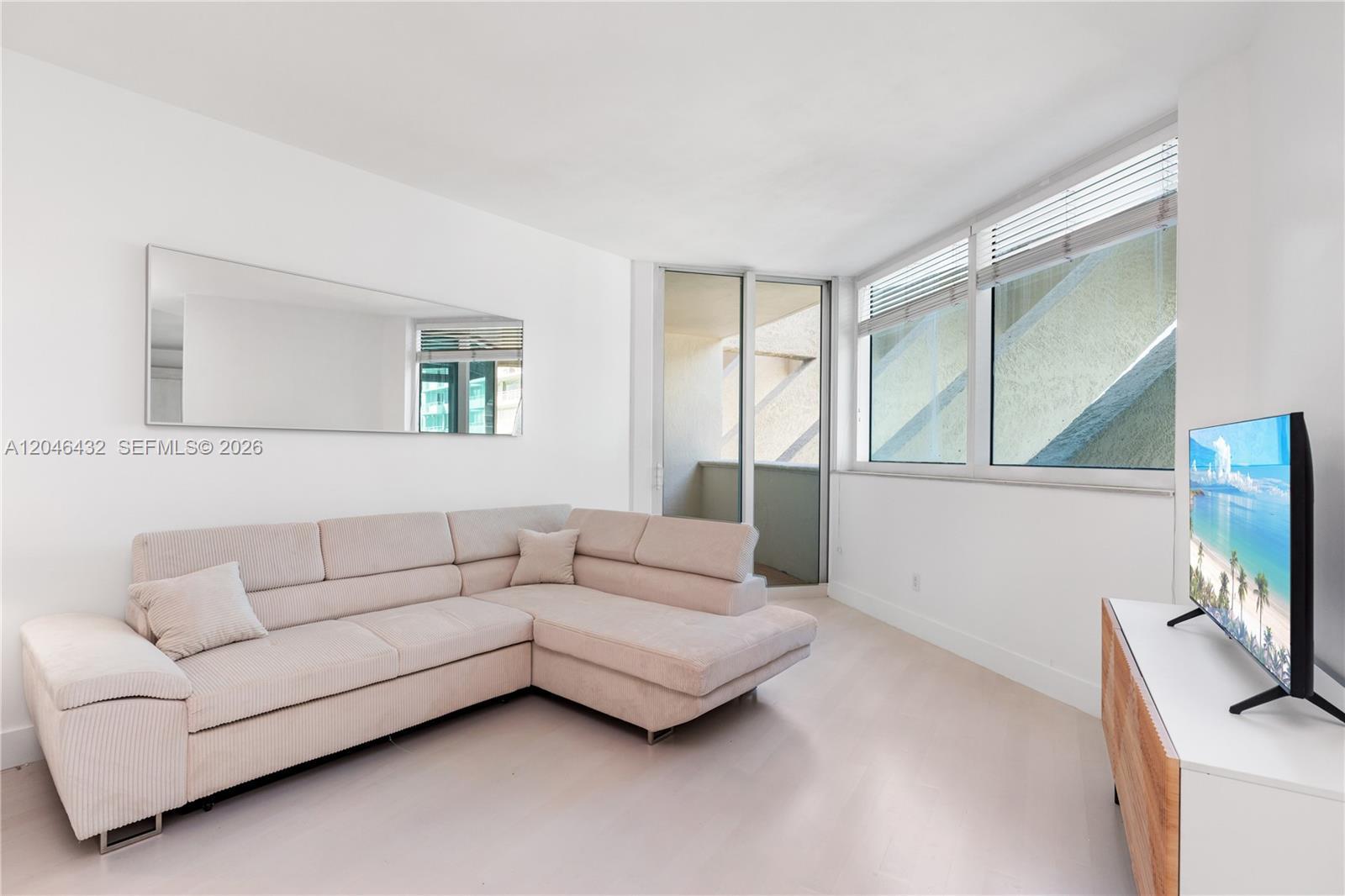 300 S Pointe Dr # 907, Miami Beach FL 33139 photo 2