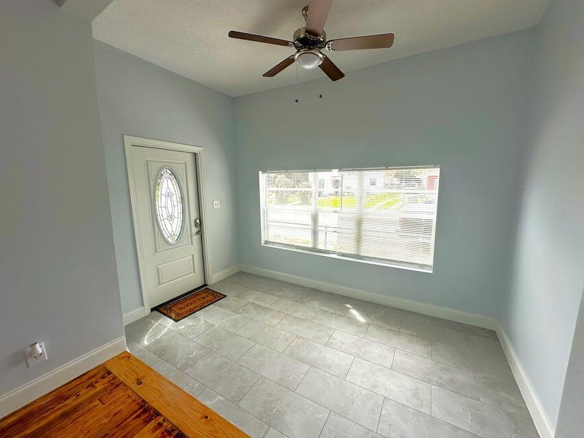 139 Alma Court, Fort Pierce FL 34950 photo 4