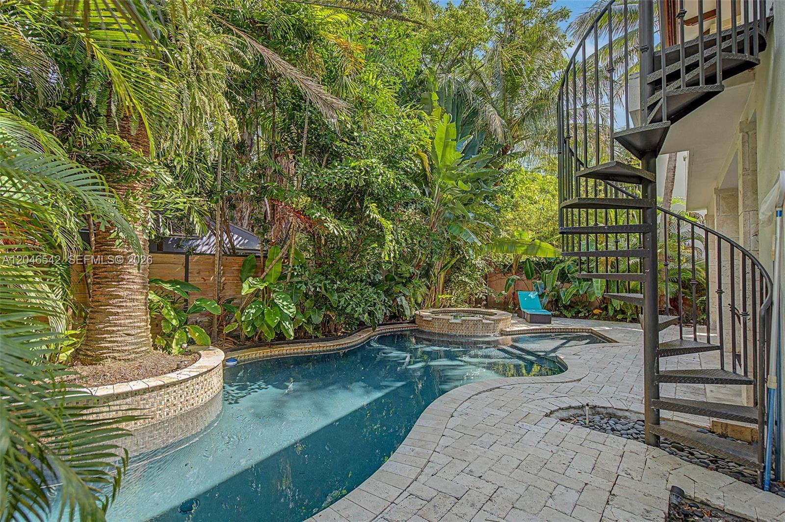 2561 Trapp Ave, Miami FL 33133 photo 3