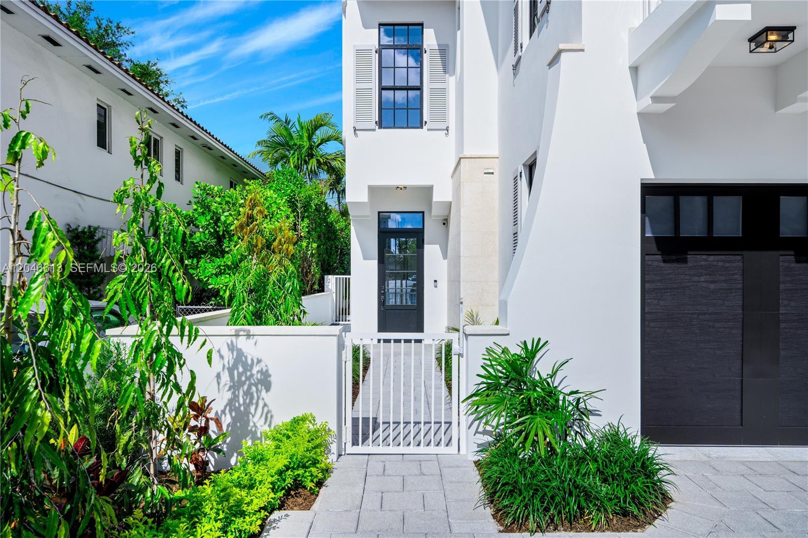 2710 S Le Jeune Rd, Coral Gables FL 33134
