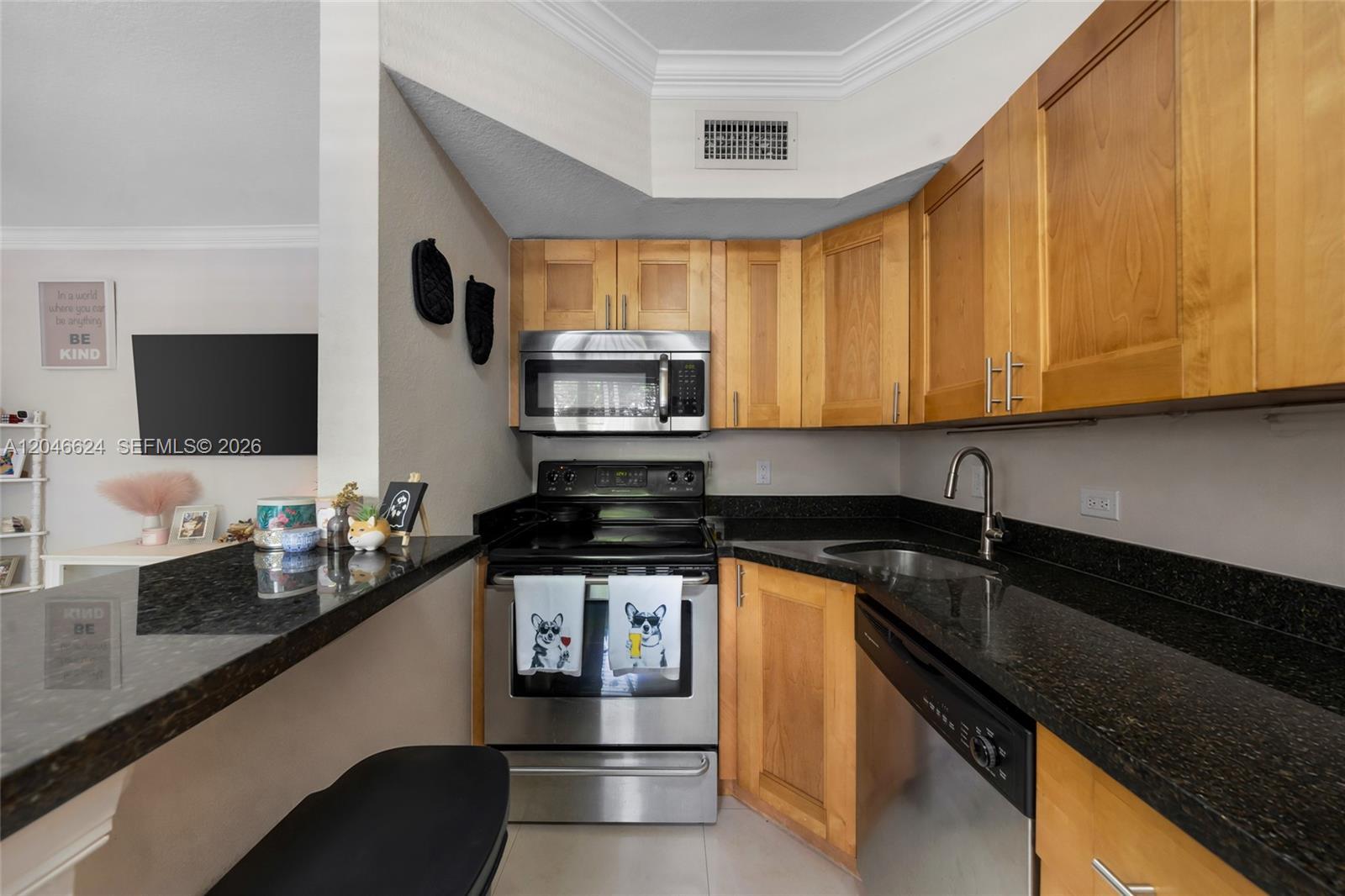 660 NE 11th Ave # 102, Fort Lauderdale FL 33304 photo 4