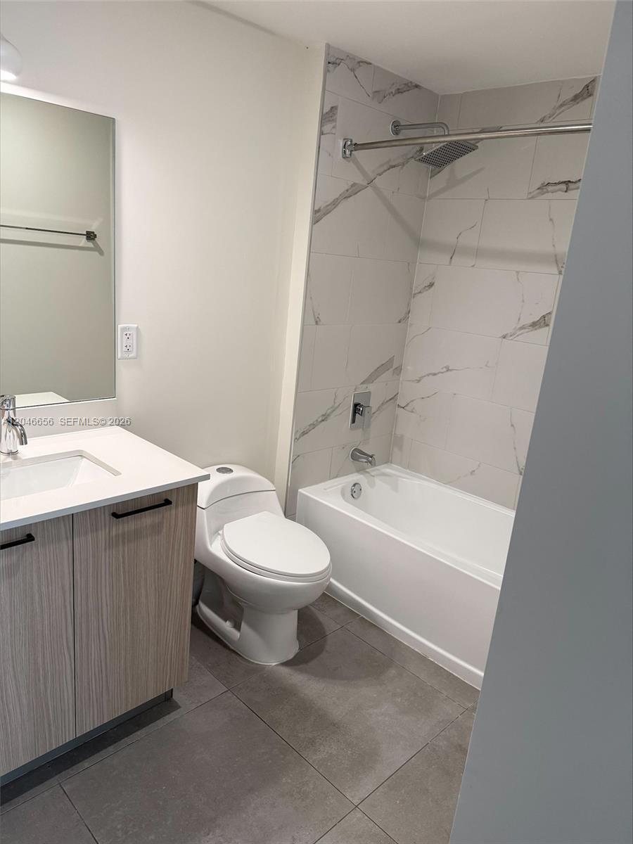 16395 Biscayne Blvd # 818, North Miami Beach FL 33160 photo 3