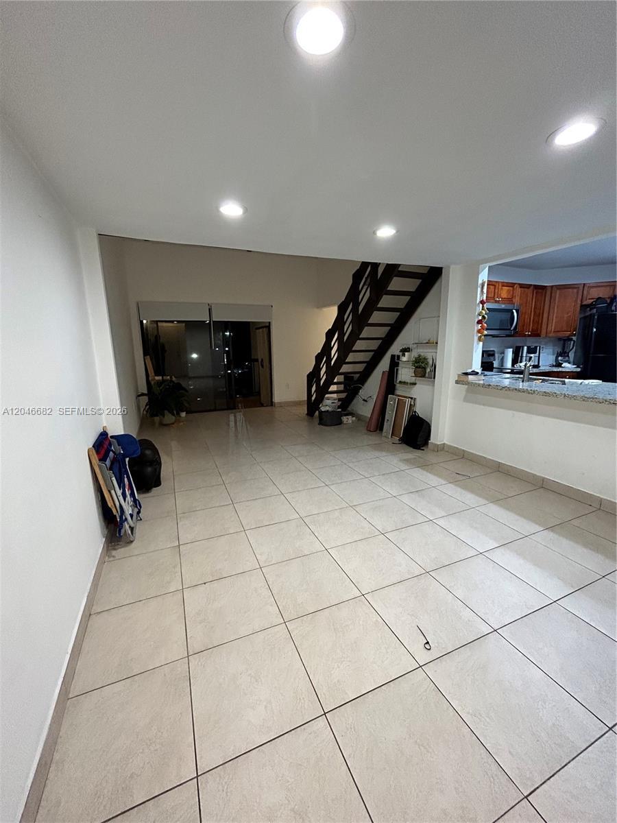 9421 Fontainebleau Blvd # 35, Miami FL 33172