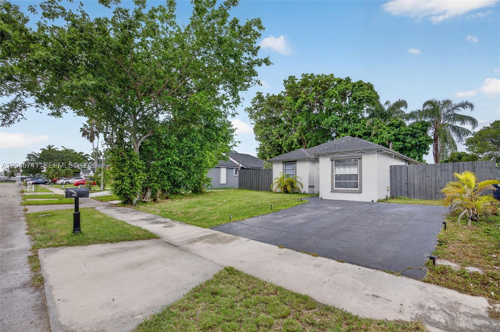 738 SW 7th Ter, Florida City FL 33034 photo 2