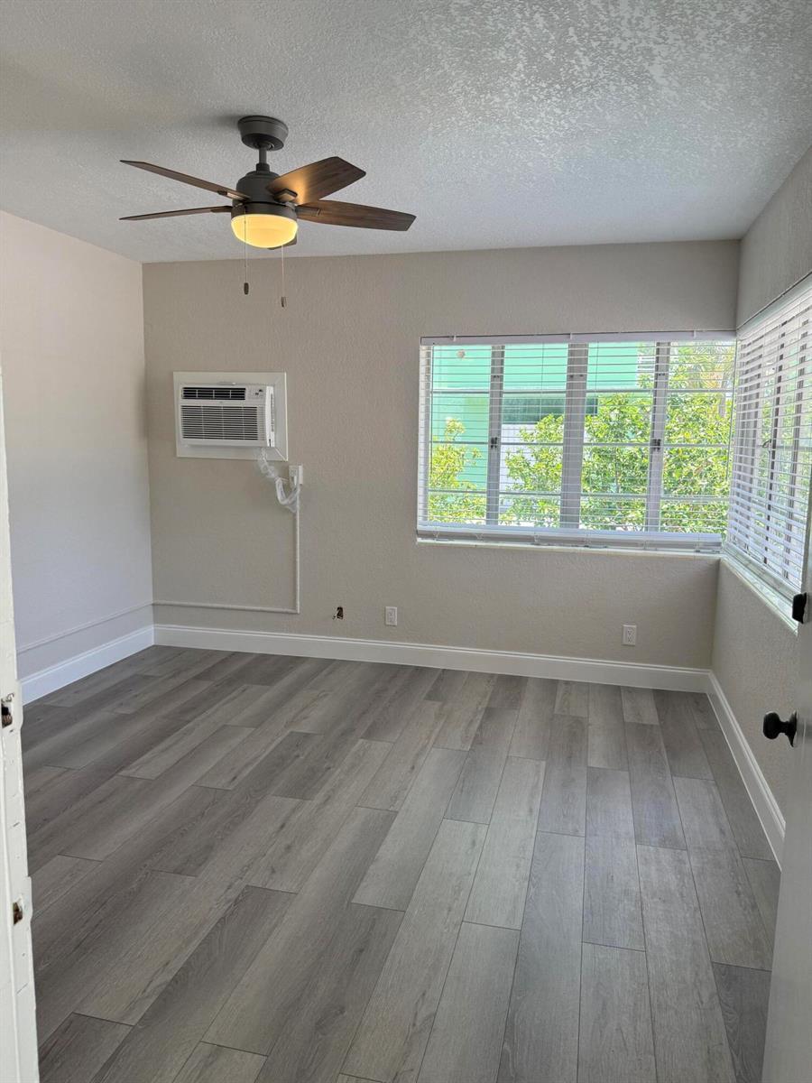 112 Lake Avenue # 1, FL 33460 photo 3