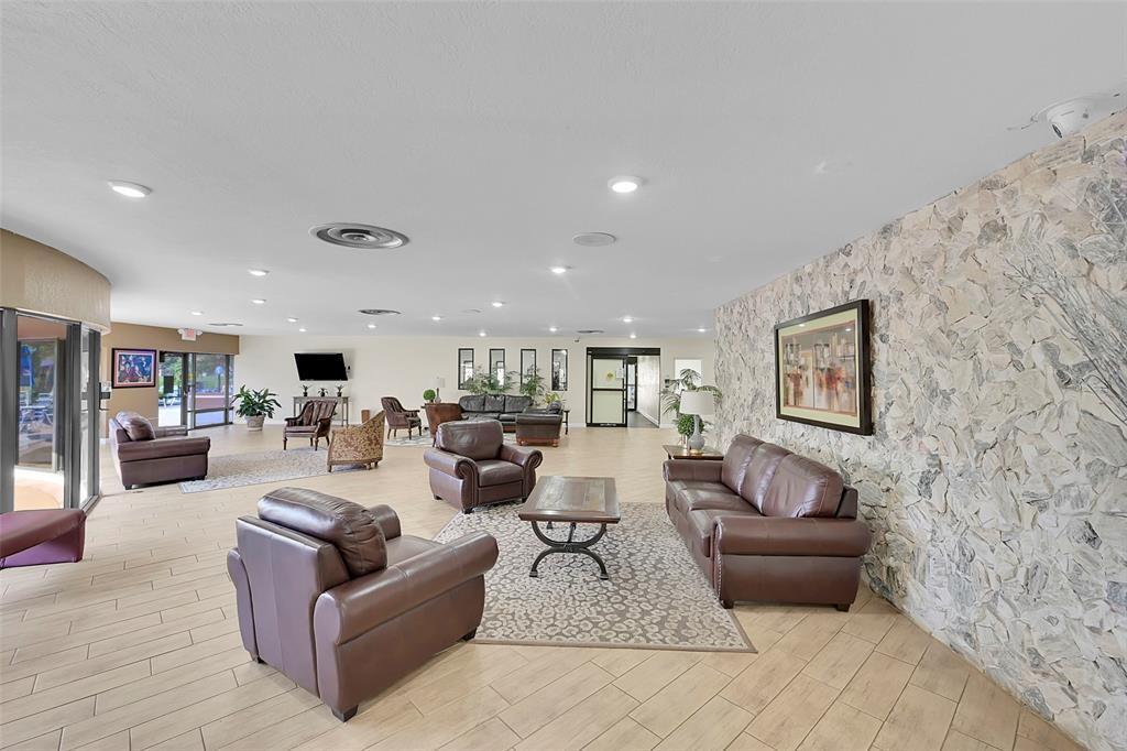9360 Sunrise Lakes Boulevard # 111, Sunrise FL 33322 photo 4