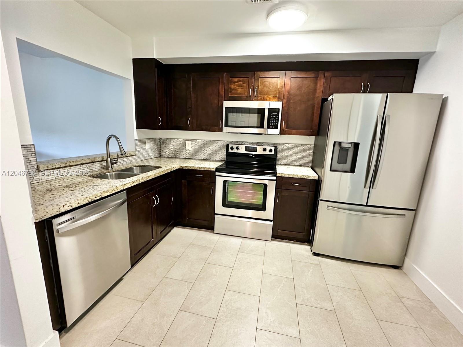 4245 S Pine Island Rd, Davie FL 33328 photo 2