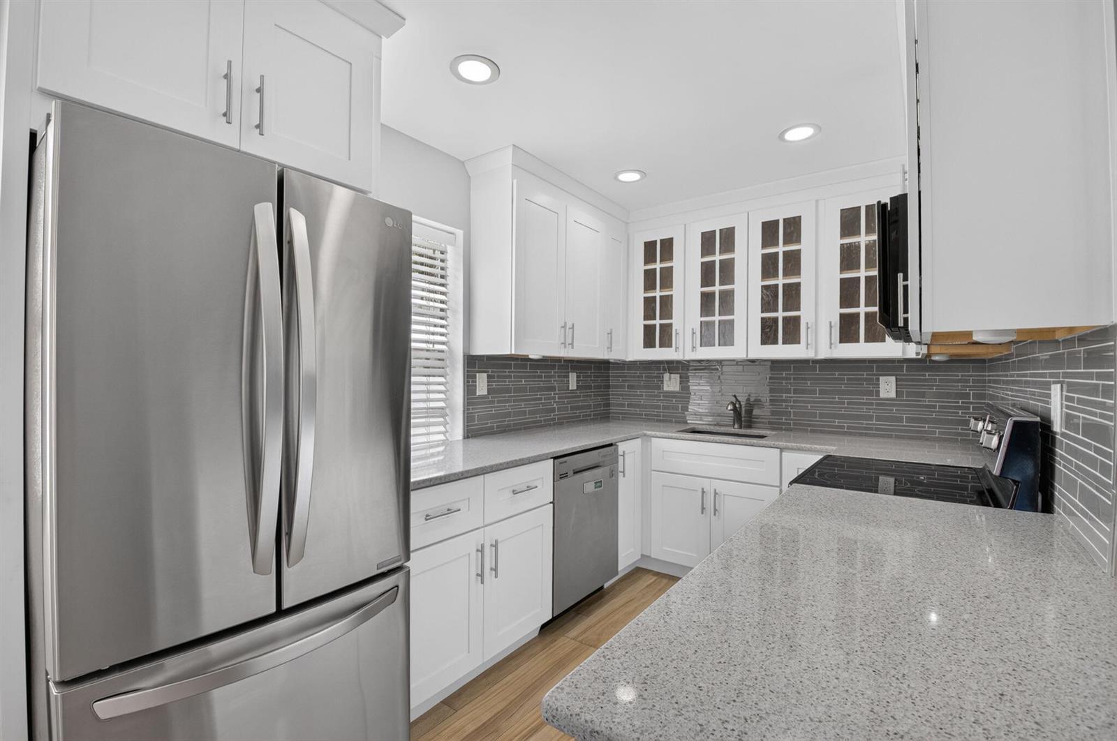 374 Capri H, Delray Beach FL 33484 photo 4