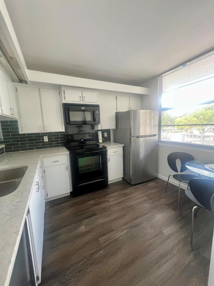 3516 Whitehall Drive # 301, West Palm Beach FL 33401 photo 3