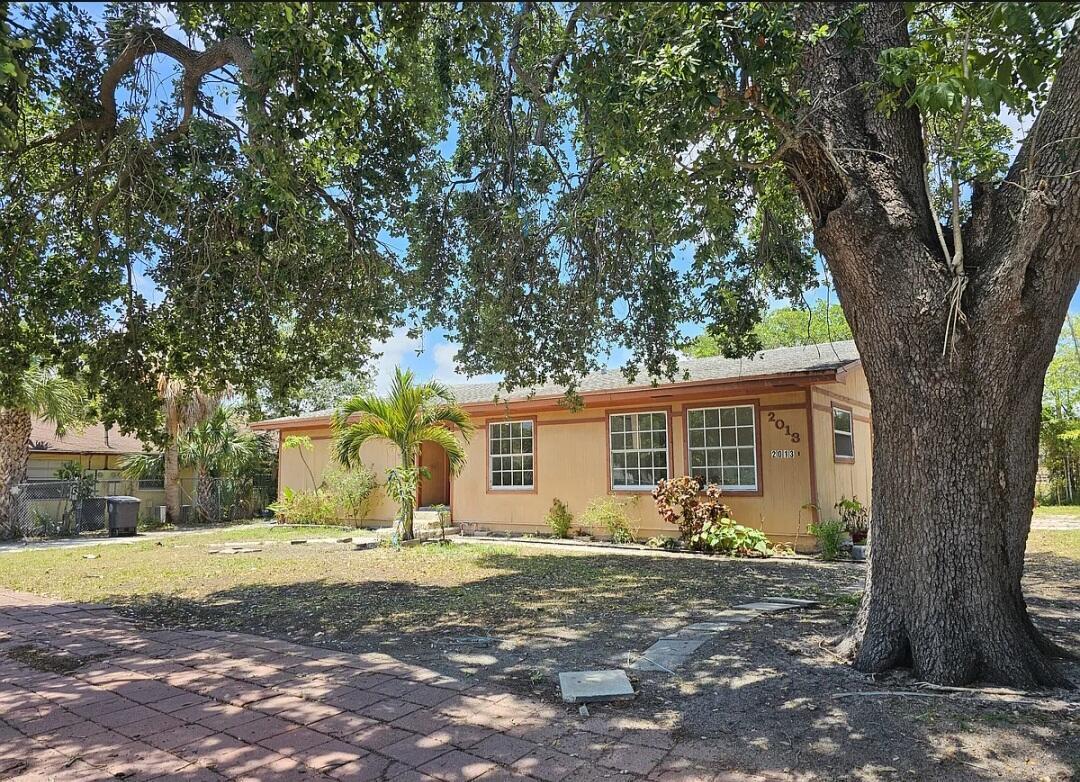 2013 SE Dock Street, West Palm Beach FL 33401 photo 2