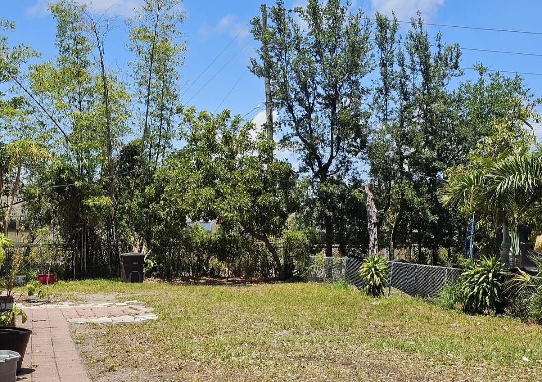 2013 SE Dock Street, West Palm Beach FL 33401 photo 3
