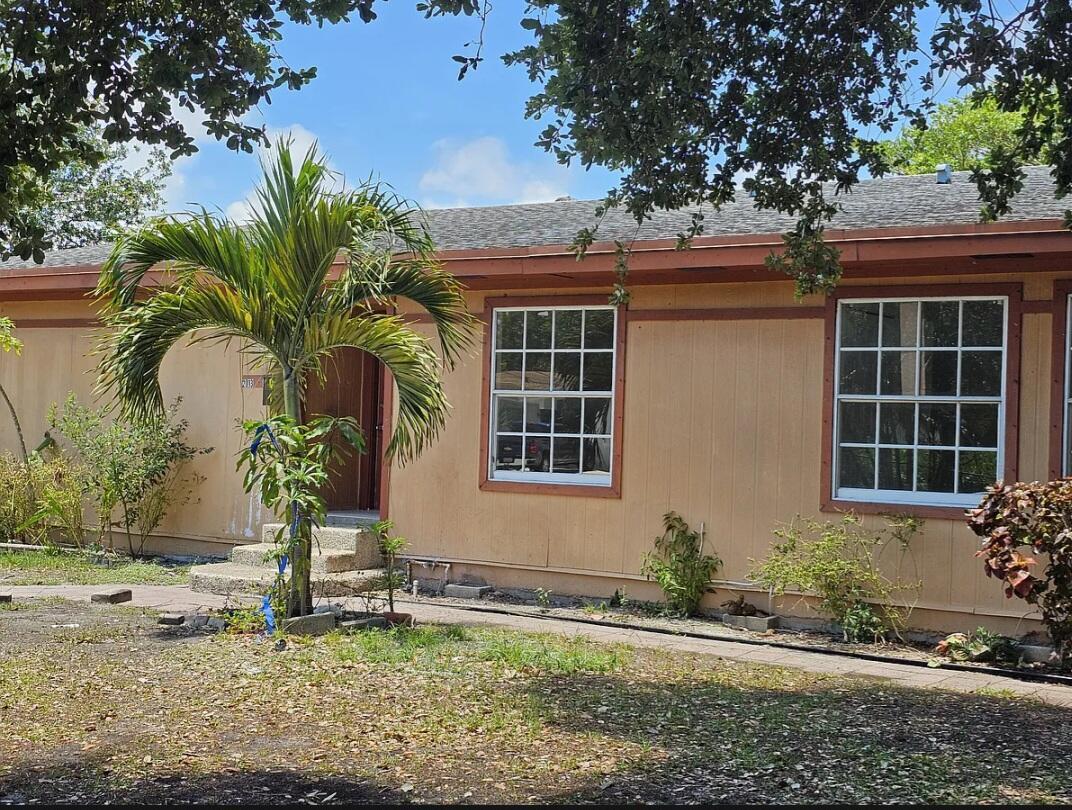 2013 SE Dock Street, West Palm Beach FL 33401