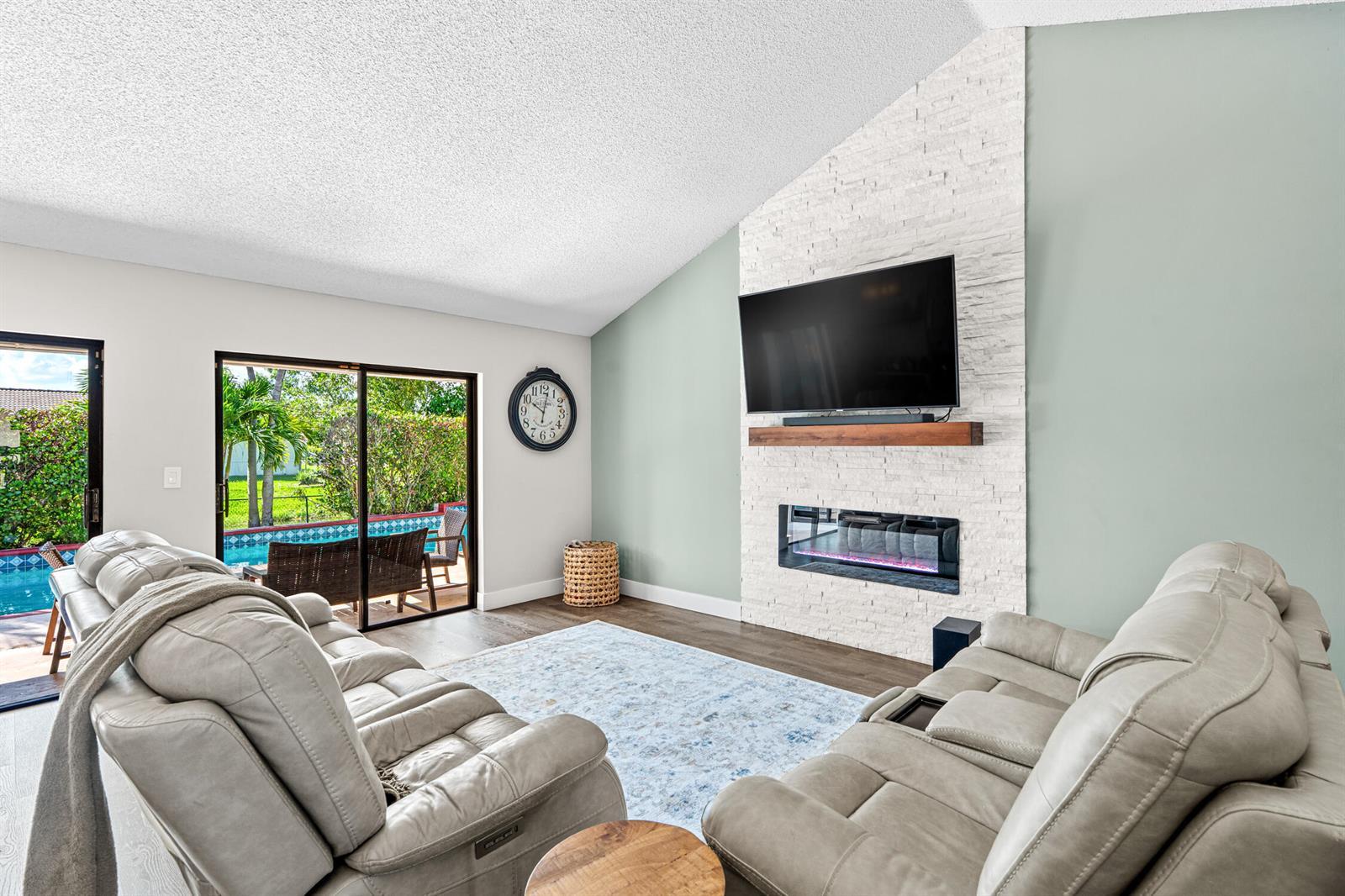 1912 NW 77th Avenue, Margate FL 33063 photo 2
