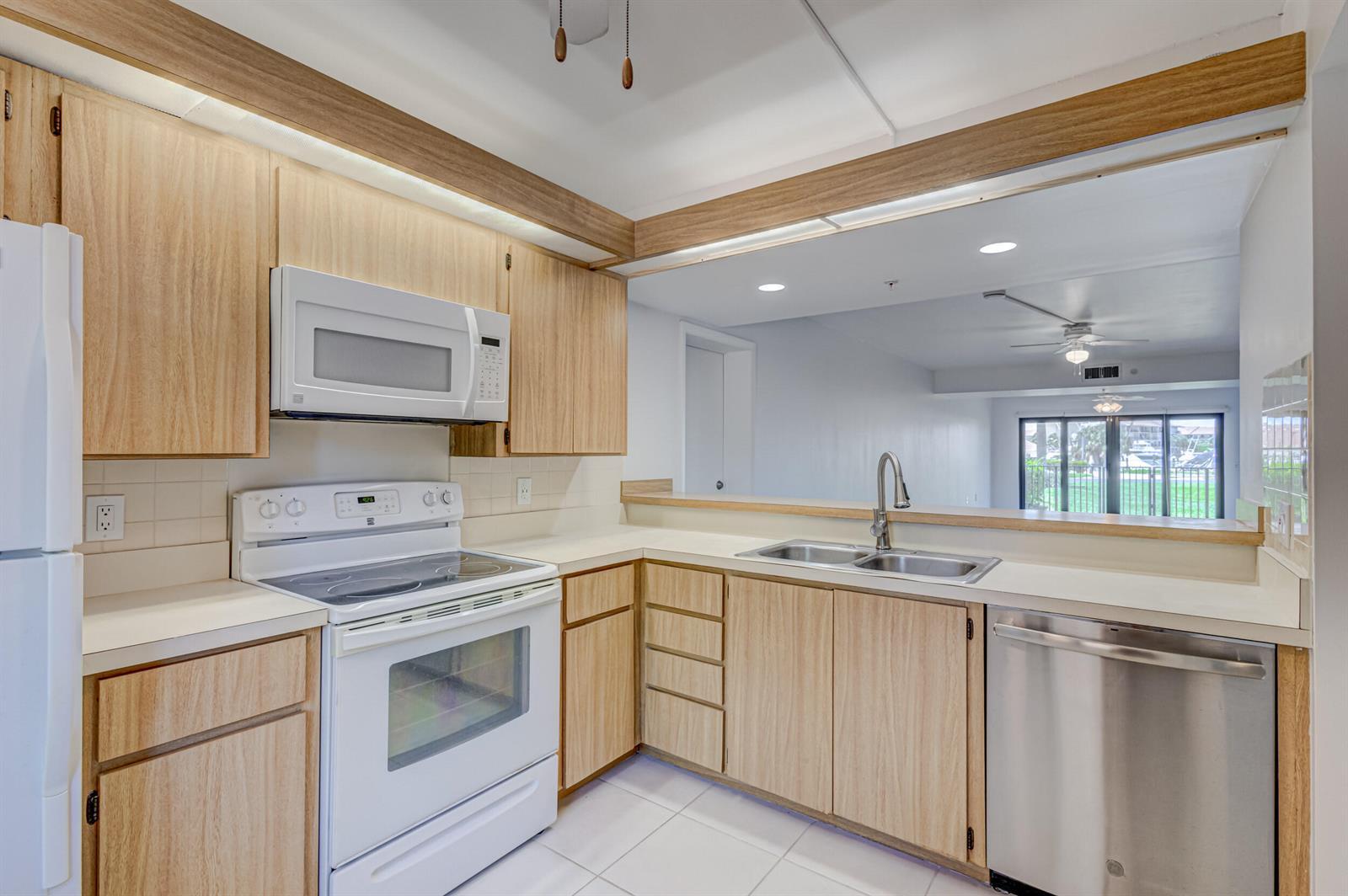 901 Seafarer Circle # 104, Jupiter FL 33477 photo 4
