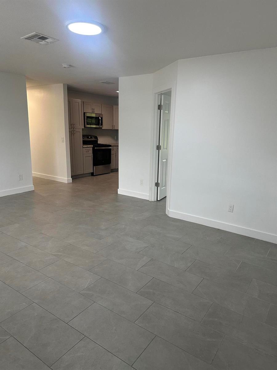 4786 Cambridge Street, FL 33463 photo 2