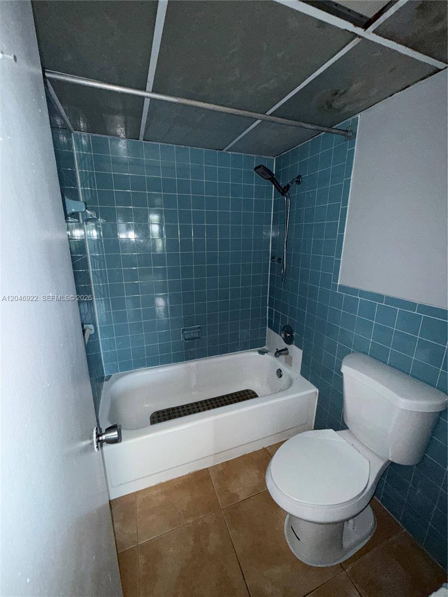 6960 Miami Gardens Dr # 431A, Hialeah FL 33015 photo 3