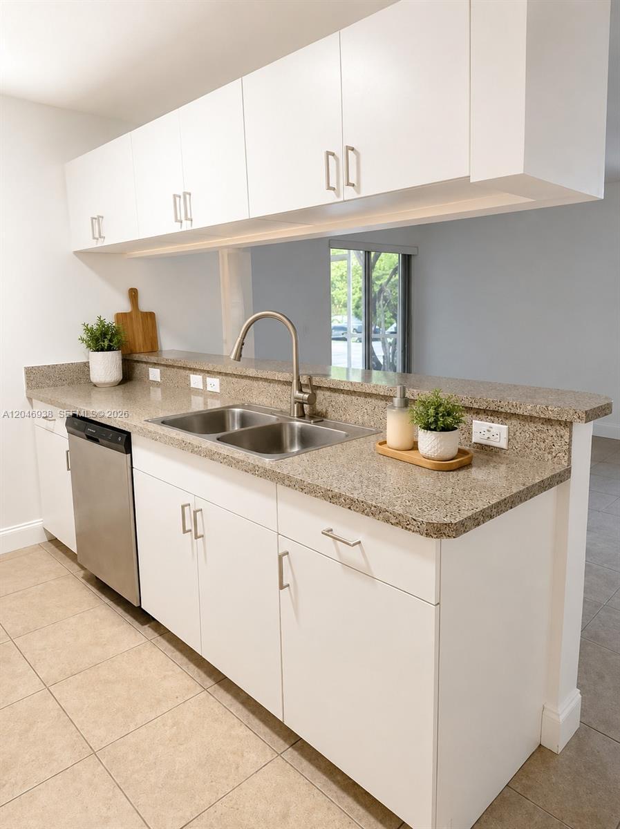 430 S park # 110, Hollywood FL 33021 photo 2