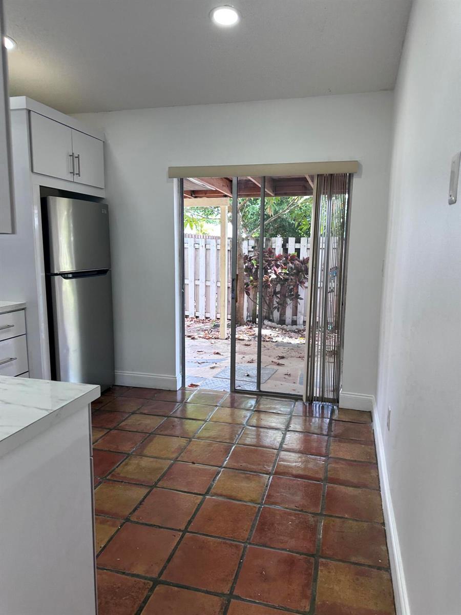 19823 NW 64th Place, Hialeah FL 33015 photo 4