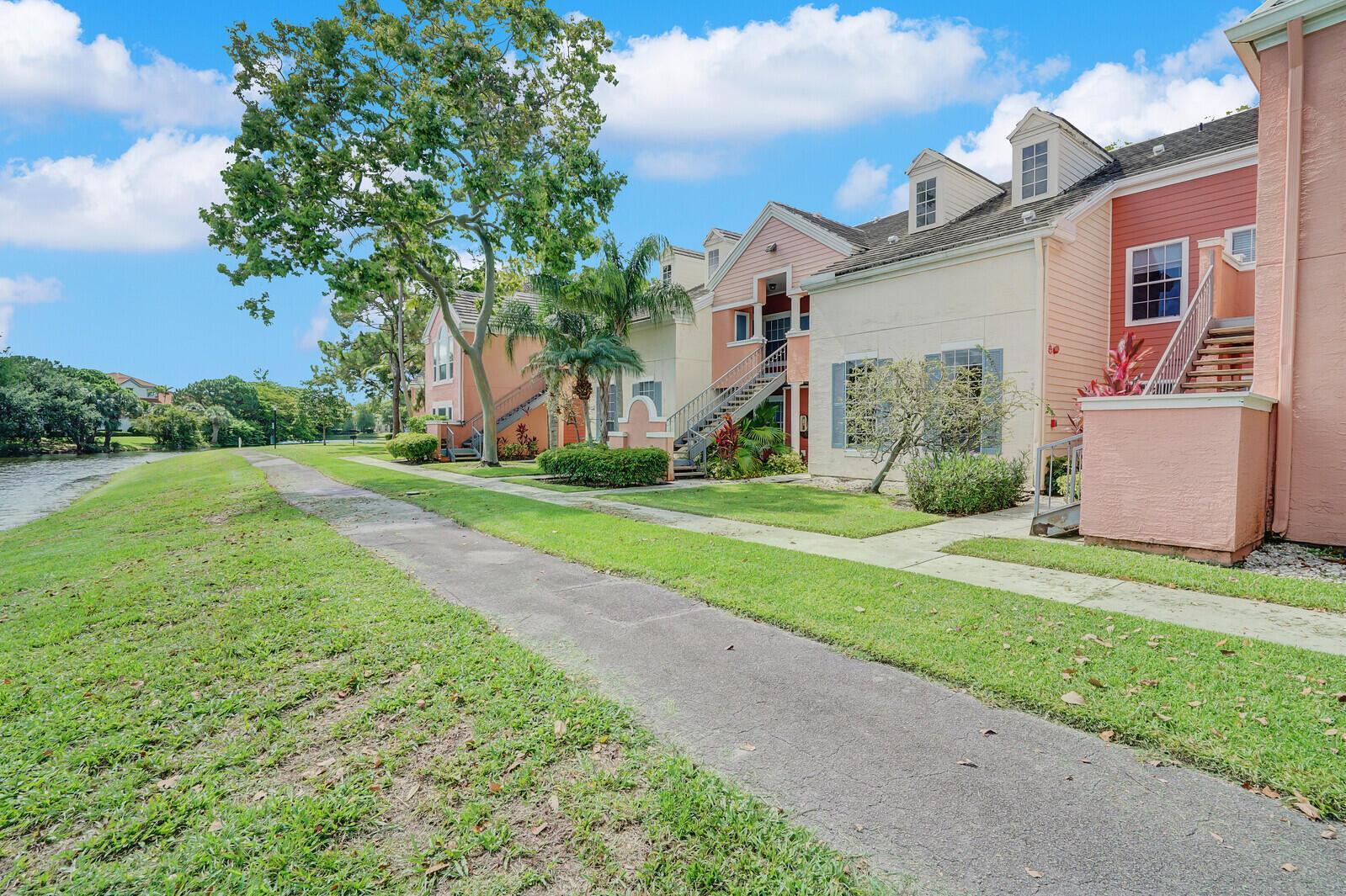 1385 Crystal Way # M, Delray Beach FL 33444 photo 2