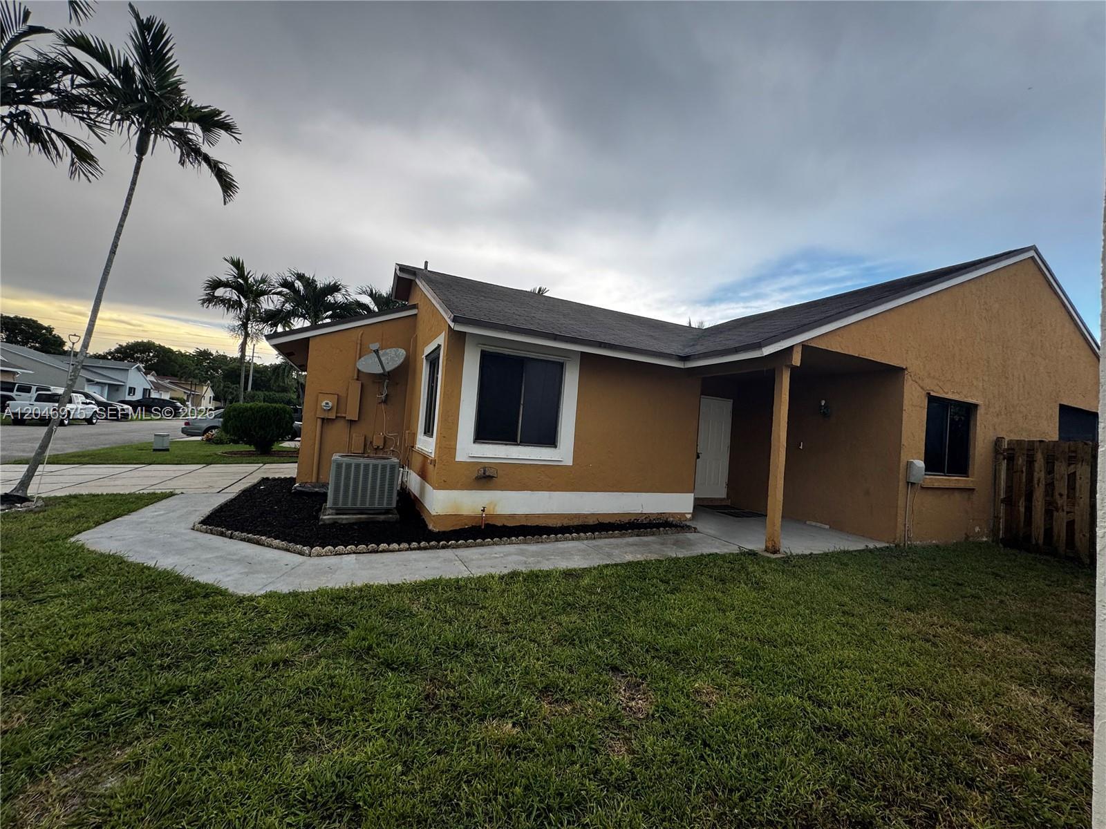951 SW 109th Ave, Pembroke Pines FL 33025 photo 2