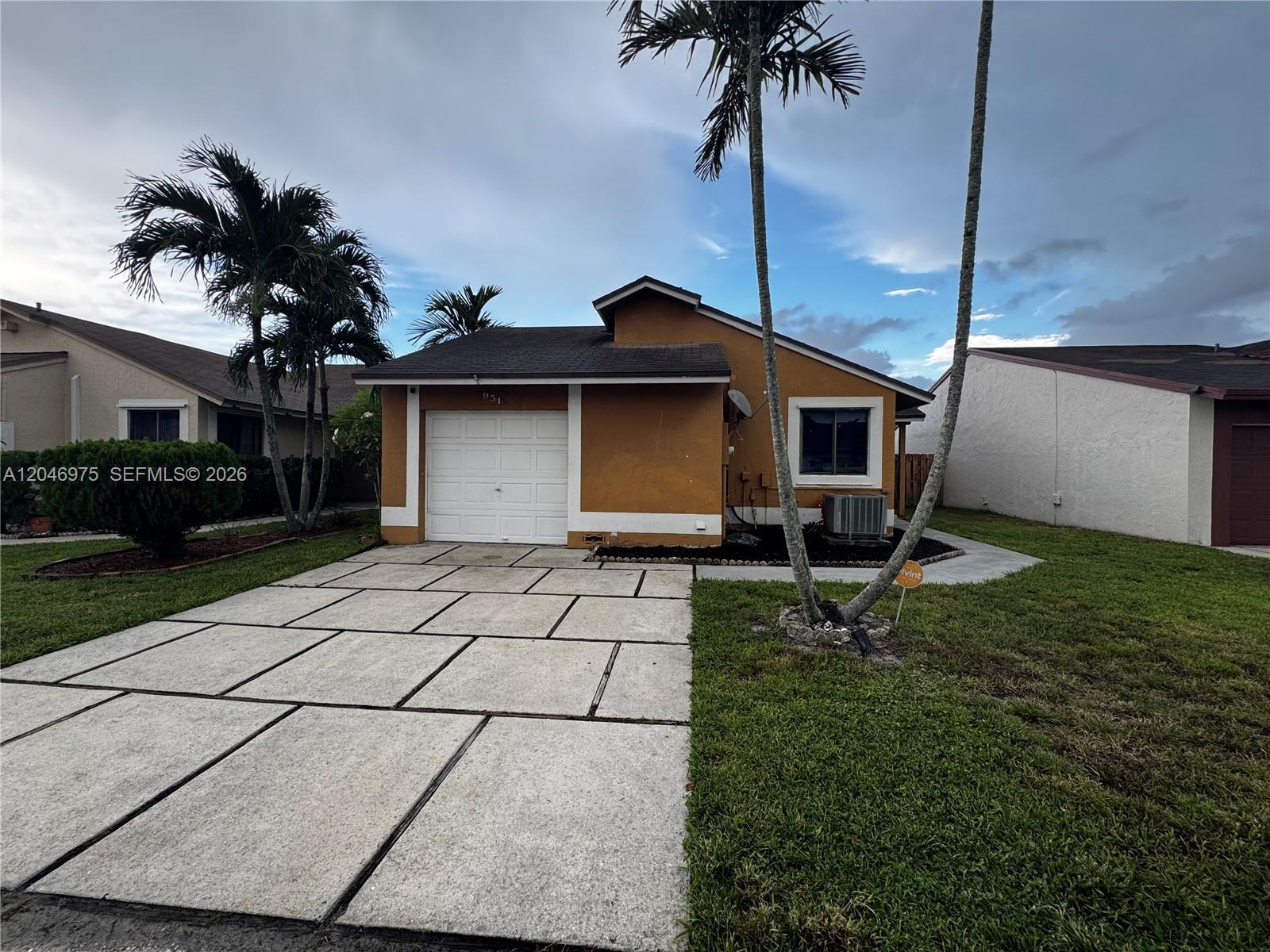 951 SW 109th Ave, Pembroke Pines FL 33025