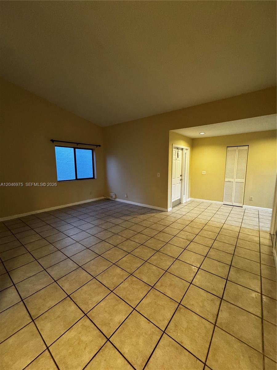 951 SW 109th Ave, Pembroke Pines FL 33025 photo 4