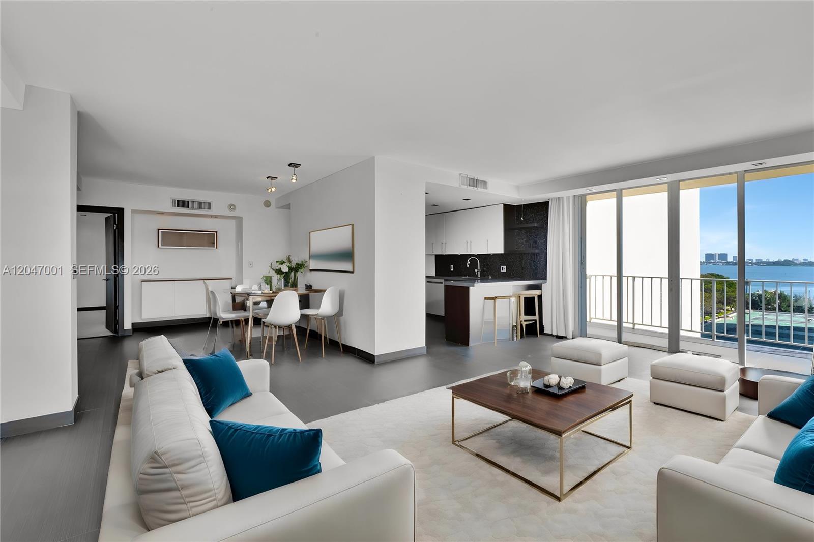 11111 Biscayne Blvd, Miami FL 33181