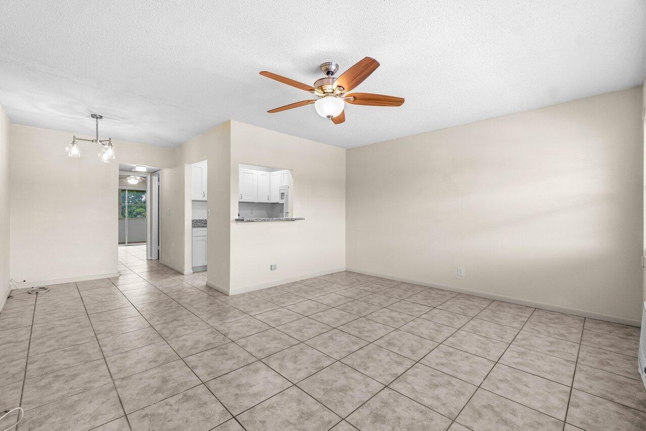 52 Kingswood C, West Palm Beach FL 33417 photo 2