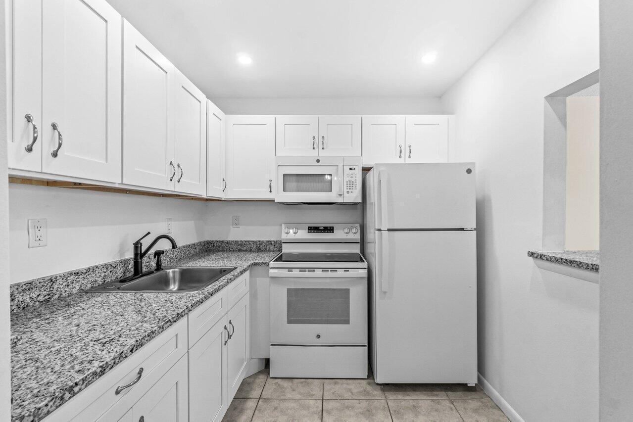 52 Kingswood C, West Palm Beach FL 33417 photo 4