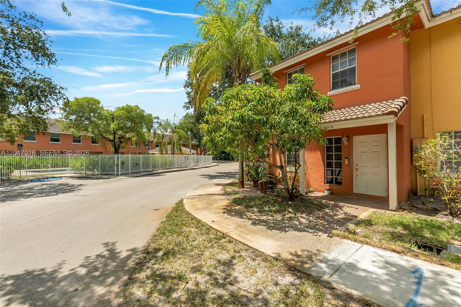 6819 Sienna Club Pl, Lauderhill FL 33319 photo 2